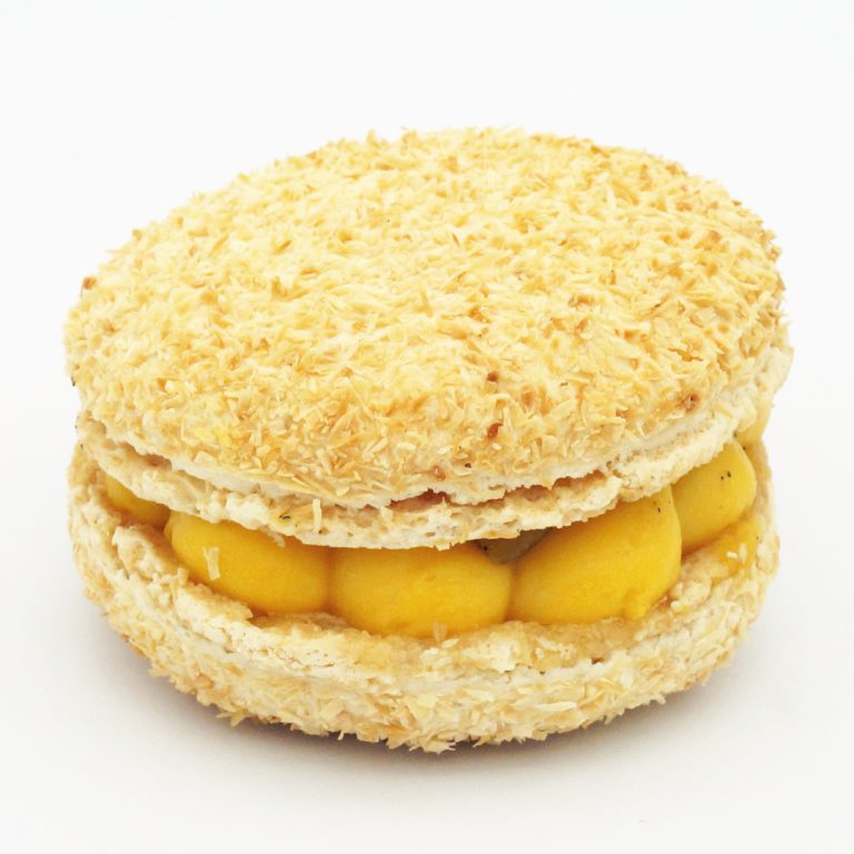 Macaron Coco Passion Ananas par Gontran Cherrier